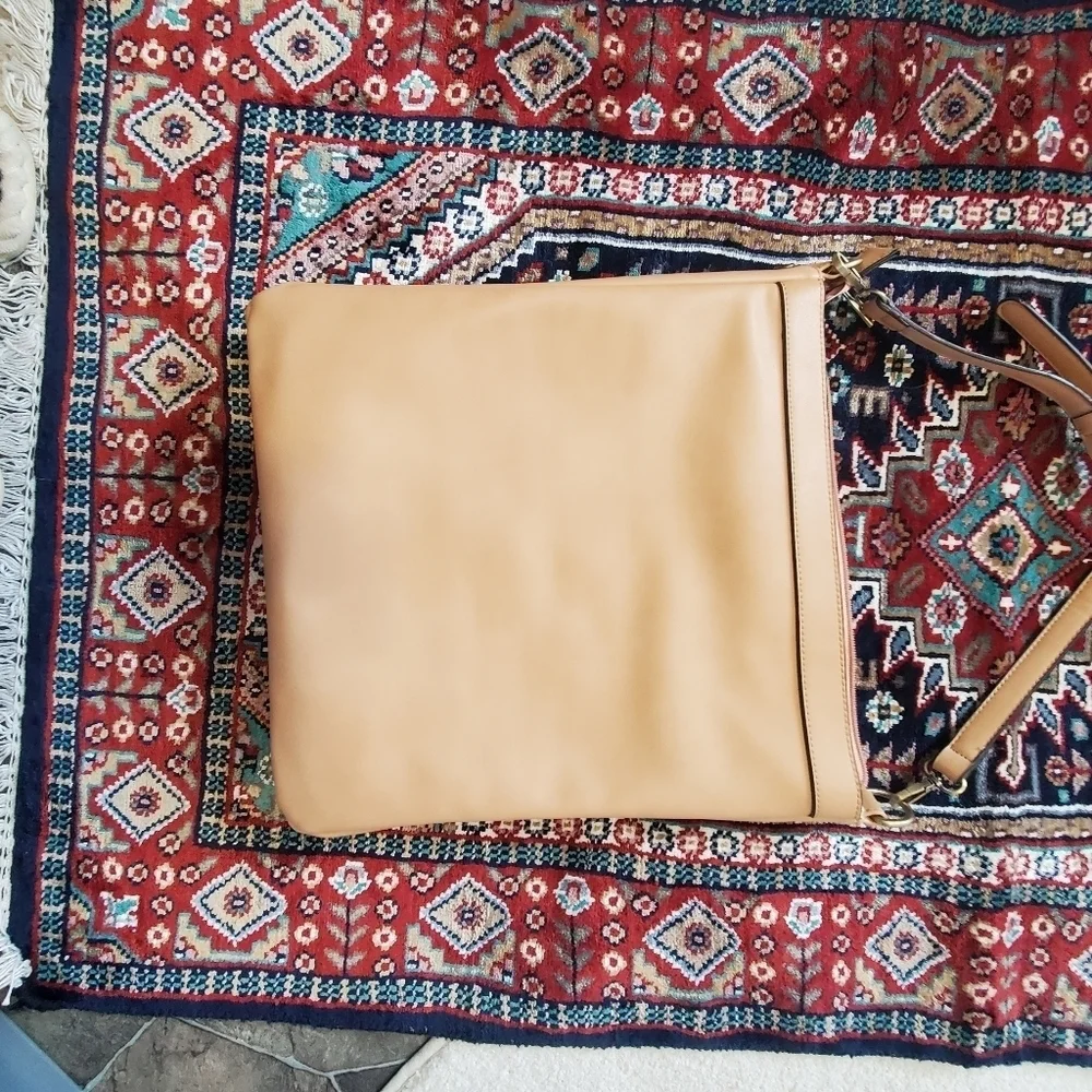 Simply Noelle Padded Laptop Bag. NWOT. TAN